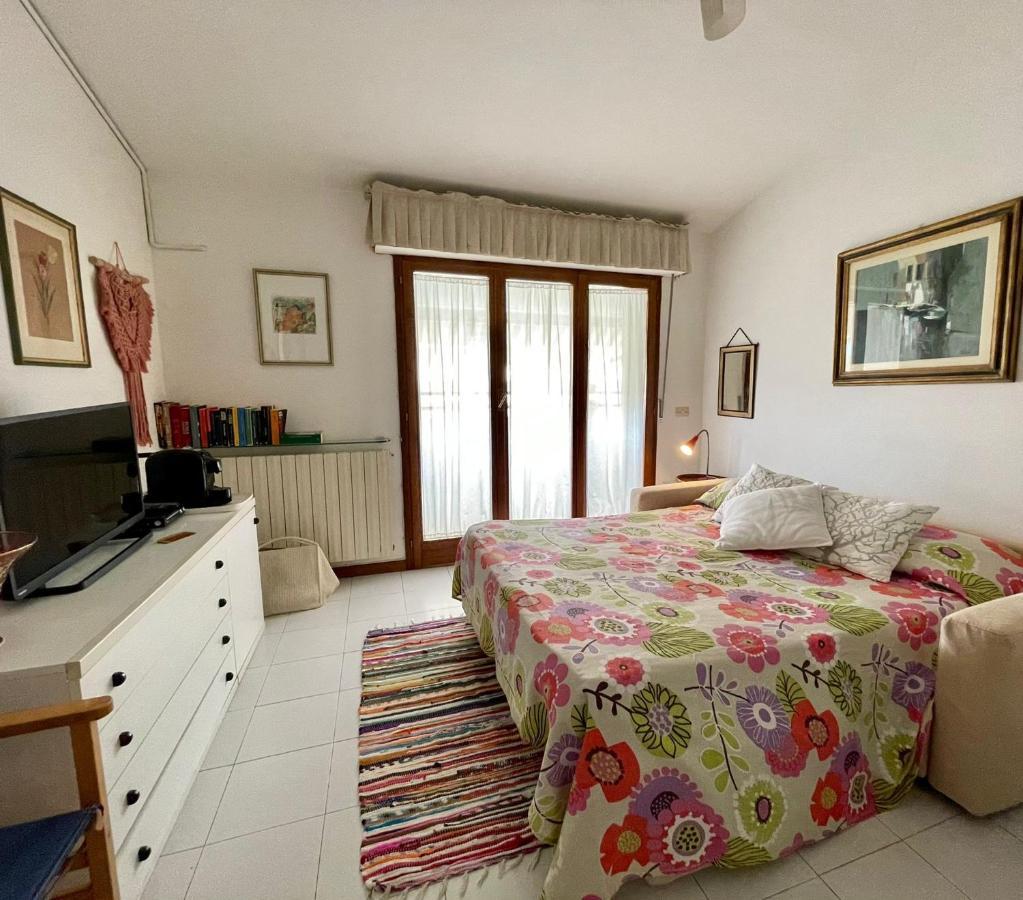 Giulia'S Apartment เวียเรจโจ ภายนอก รูปภาพ